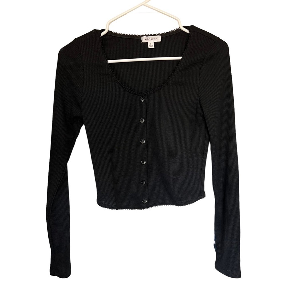 Stitch & Pine Black Cropped Long SleeveSize Small